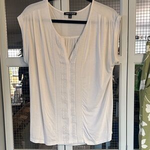 Cable & Gauge Cream Short-Sleeve Embroidered V-Neck Tunic